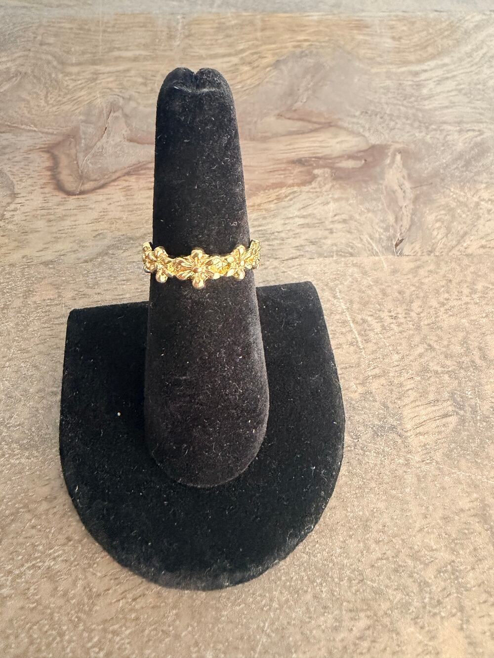 Gold Tone Floral Daisy Flower Statement Ring - Size 6.5